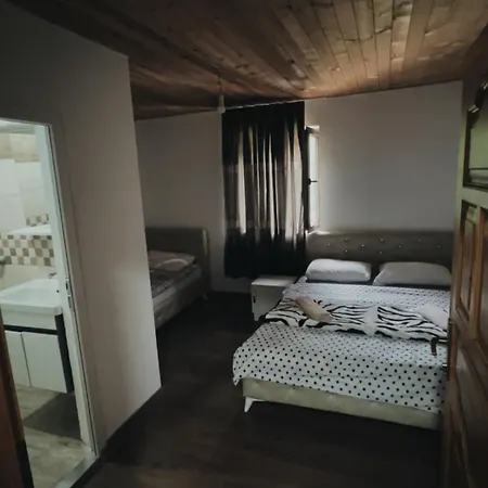 Rosi Peak Guest house *